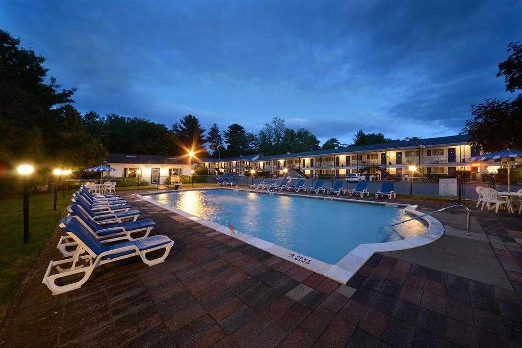 Turf And Spa Motel Saratoga Springs Exterior photo